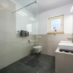 Semesterbostad Simic *