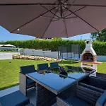 Semesterbostad Simic *